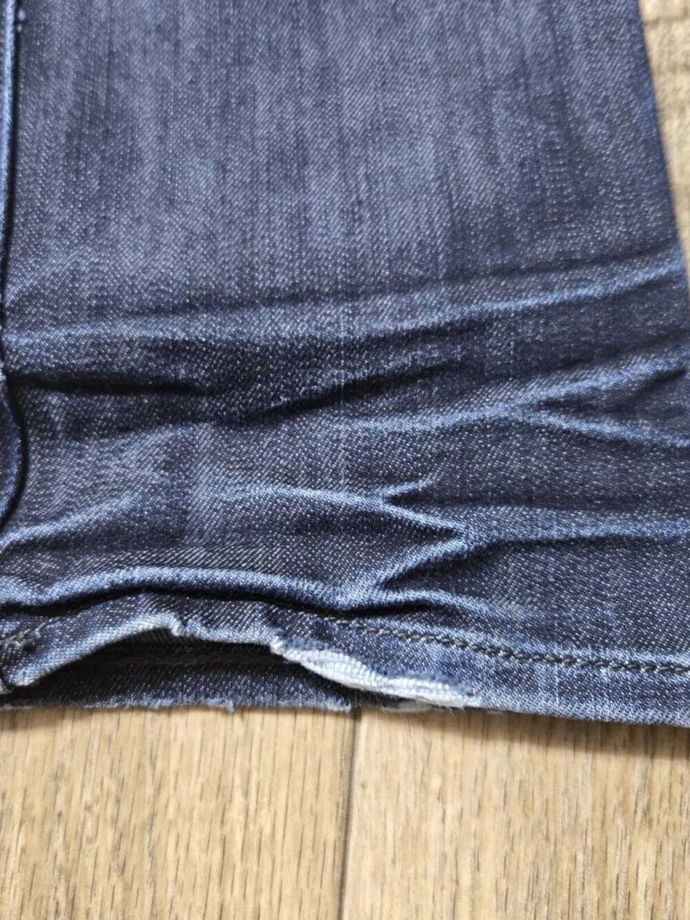 Guess "Black and Blue" concept, two-tone blue jeans - Picture 5 of 10